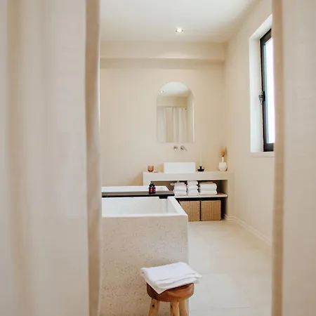 Thymises Boutique Hotel *