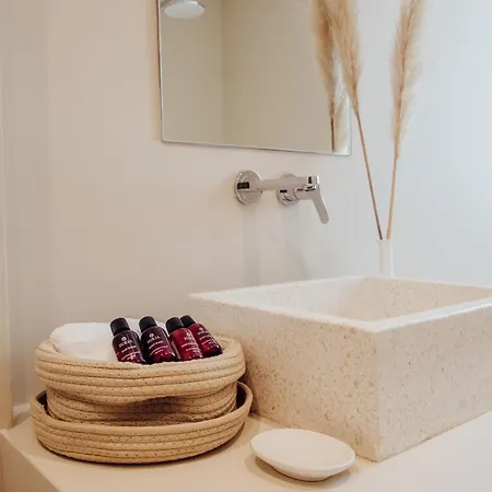 Thymises Boutique Hotel *