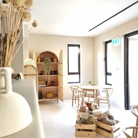 Thymises Boutique Hotel *