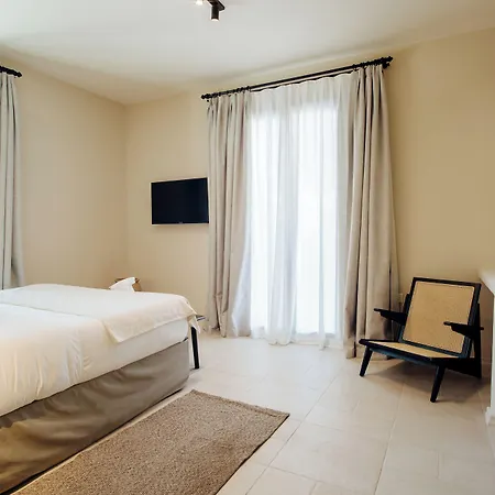 Thymises Boutique Hotel *