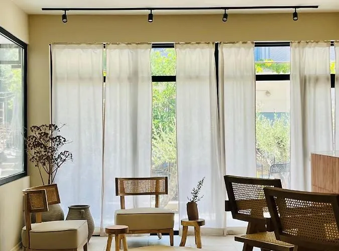 Thymises Boutique מלון